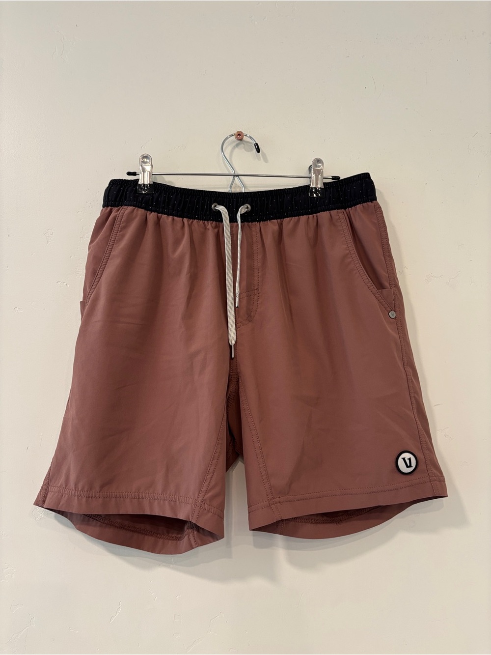 Vuori Men's Kore Shorts Lined Athletic Shorts Gym Workout Chestnut 7” S